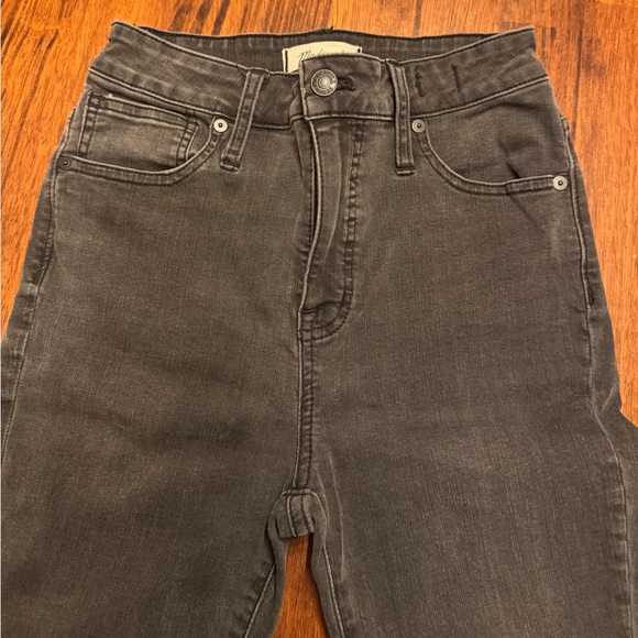 Madewell Curvy High-Rise Skinny Jeans in Black Sea - Picture 4 of 7